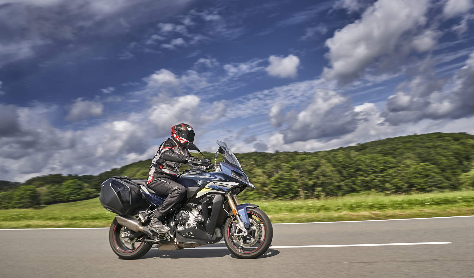 BMW S 1000 XR vs Suzuki GSX 1000 GX